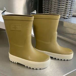 Brand new in box Rylee and Cru size 7 toddler rain boots
